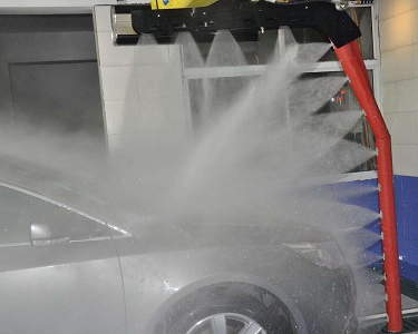 How well does a high pressure atomizing spray system clean at different temperatures?